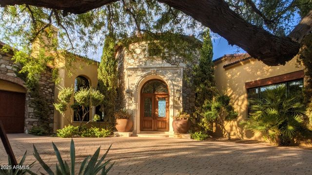 4836 E White Gates Drive, Phoenix, AZ 85018