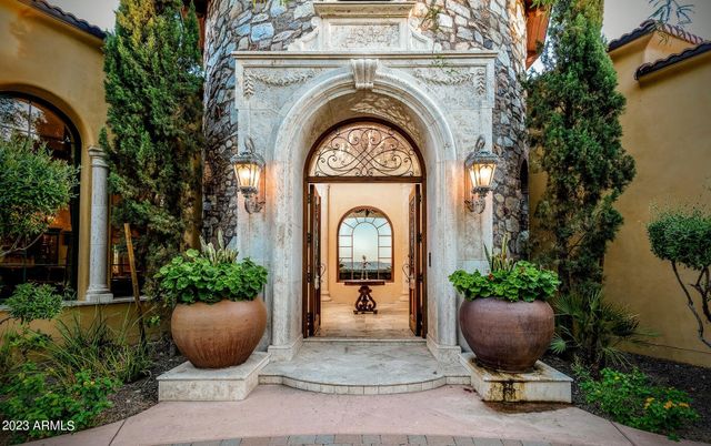 4836 E White Gates Drive, Phoenix, AZ 85018