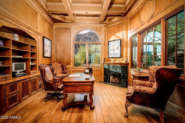 4836 E White Gates Drive, Phoenix, AZ 85018