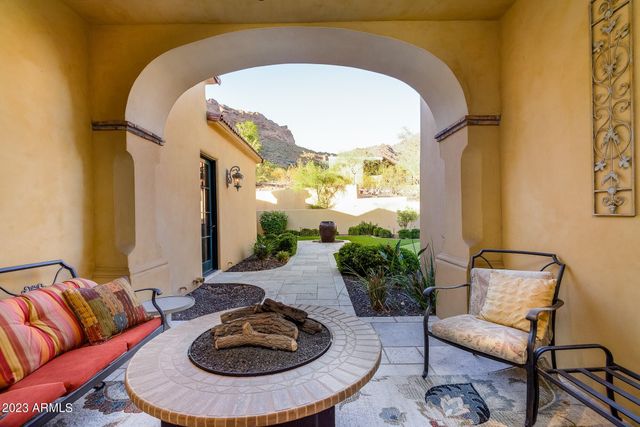 4836 E White Gates Drive, Phoenix, AZ 85018