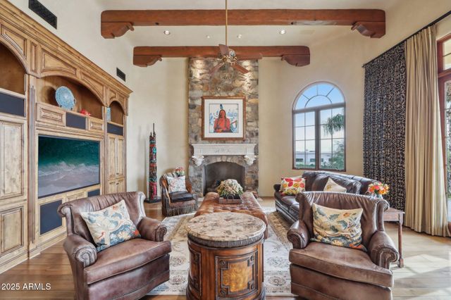 4836 E White Gates Drive, Phoenix, AZ 85018