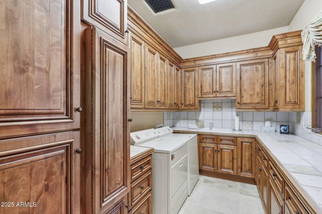 4836 E White Gates Drive, Phoenix, AZ 85018