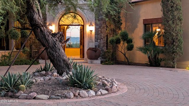 4836 E White Gates Drive, Phoenix, AZ 85018