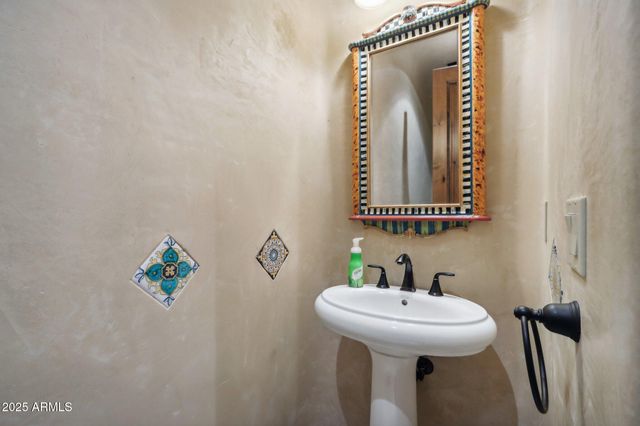 4836 E White Gates Drive, Phoenix, AZ 85018