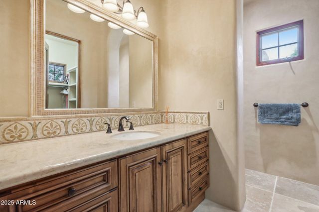 4836 E White Gates Drive, Phoenix, AZ 85018