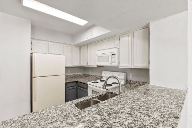 9807 Walnut Street 202, Dallas, TX 75243