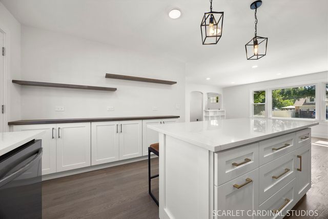 606 E Washington Street, Villa Park, IL 60181