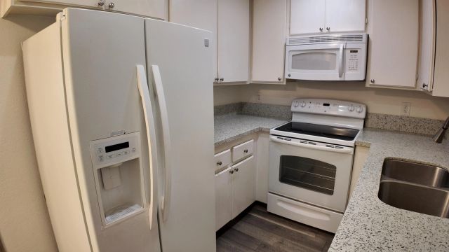 6330 Genesee Ave 213, San Diego, CA 92122