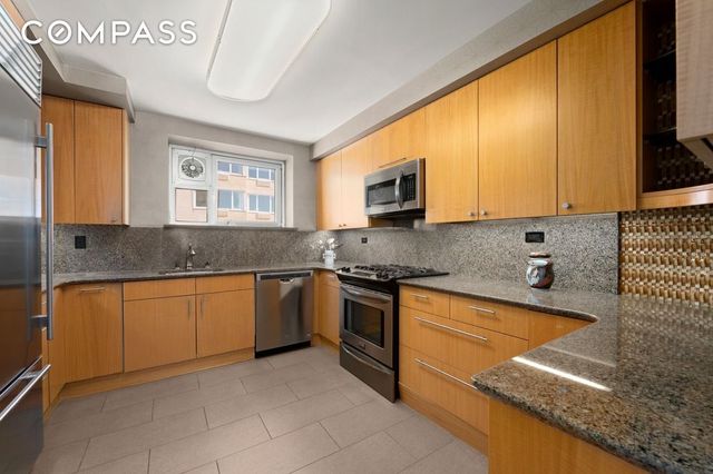25 Sutton Pl S Apt 18M, New York City, NY 10022