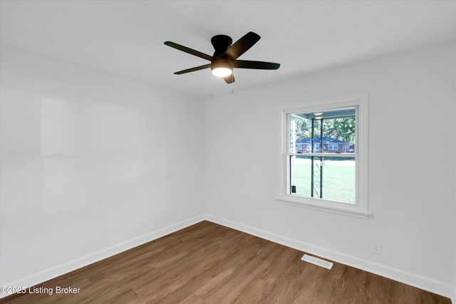 5202 Rodgers Rd, Louisville, KY 40258