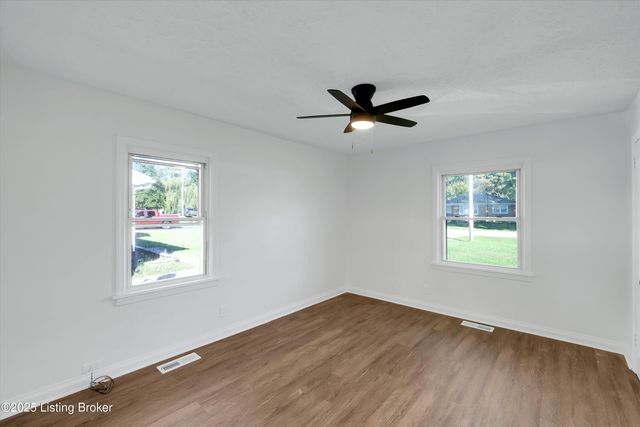 5202 Rodgers Rd, Louisville, KY 40258
