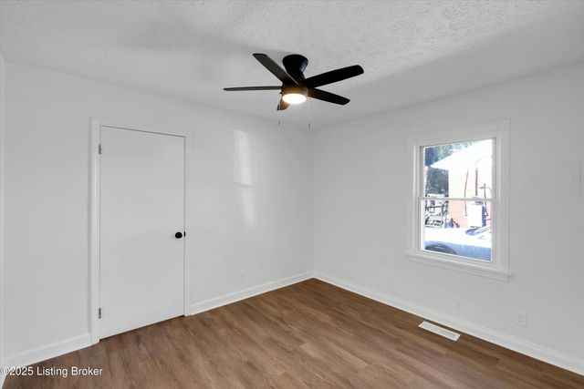 5202 Rodgers Rd, Louisville, KY 40258