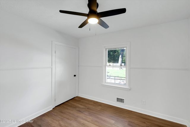 5202 Rodgers Rd, Louisville, KY 40258