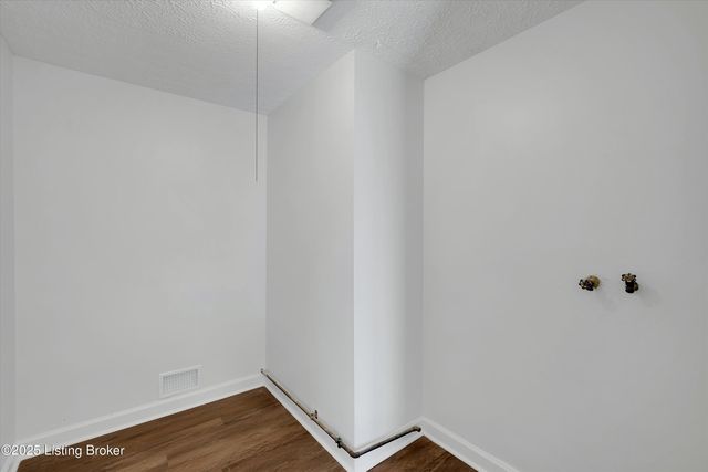 5202 Rodgers Rd, Louisville, KY 40258