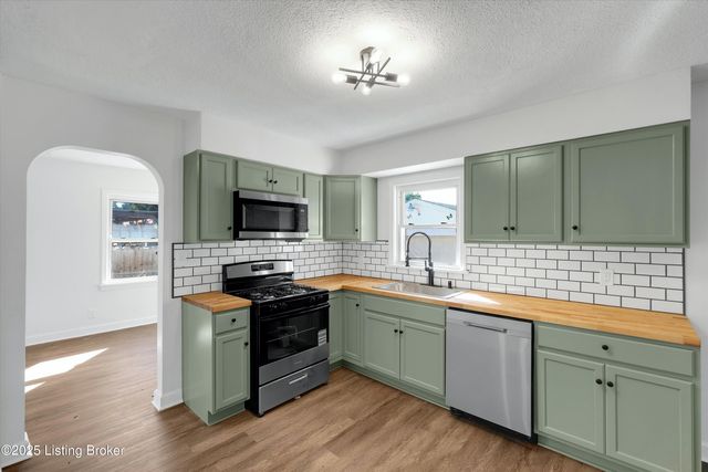 5202 Rodgers Rd, Louisville, KY 40258