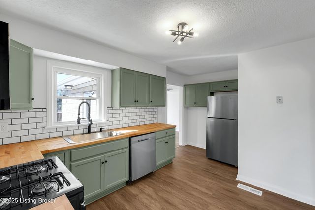 5202 Rodgers Rd, Louisville, KY 40258
