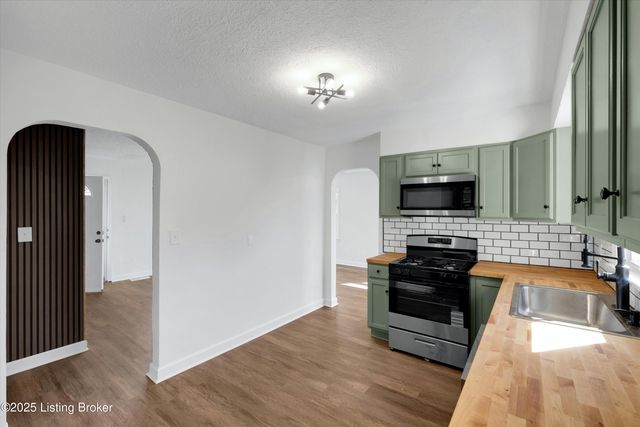 5202 Rodgers Rd, Louisville, KY 40258