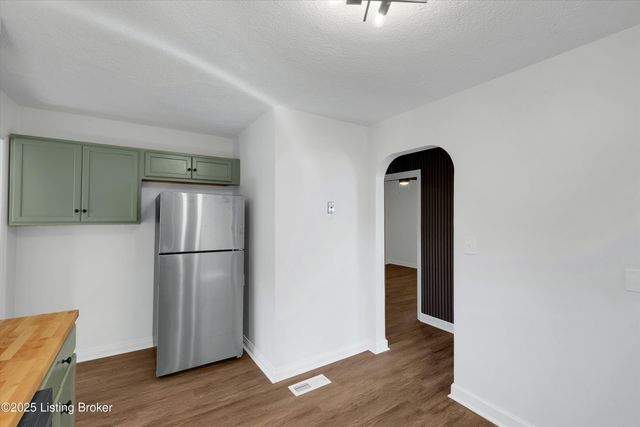 5202 Rodgers Rd, Louisville, KY 40258