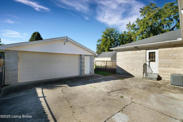 5202 Rodgers Rd, Louisville, KY 40258