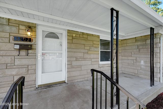 5202 Rodgers Rd, Louisville, KY 40258