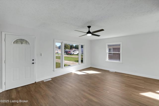 5202 Rodgers Rd, Louisville, KY 40258