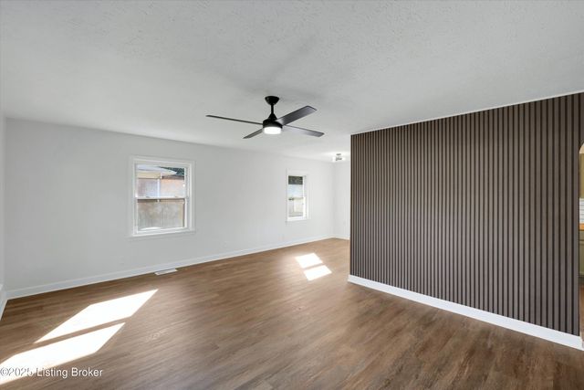 5202 Rodgers Rd, Louisville, KY 40258