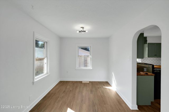 5202 Rodgers Rd, Louisville, KY 40258