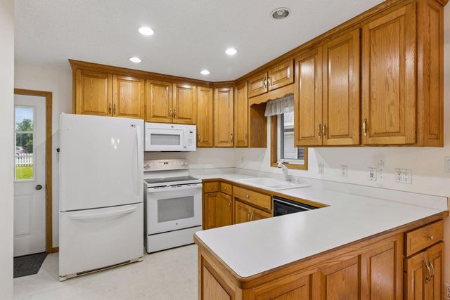 3609 Rolling View Drive, White Bear Lake, MN 55110