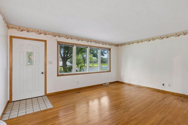 3609 Rolling View Drive, White Bear Lake, MN 55110