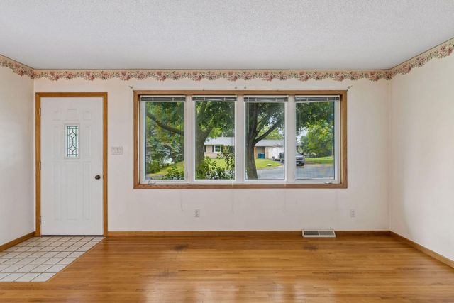 3609 Rolling View Drive, White Bear Lake, MN 55110
