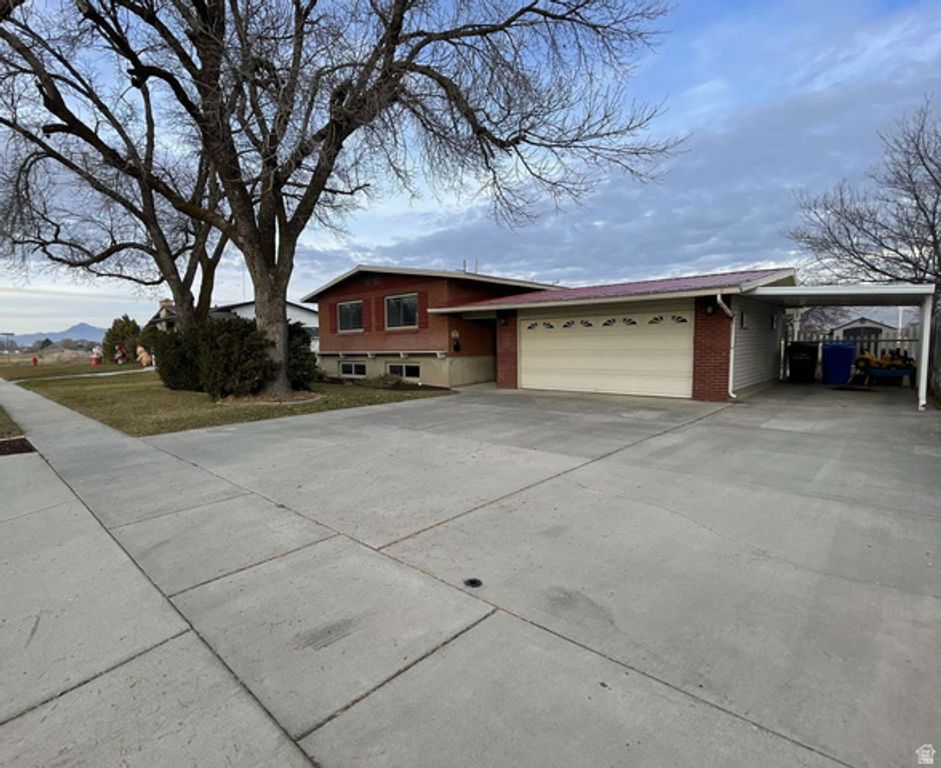 978 N TREMONT ST, Tremonton, UT 84337