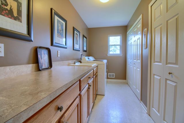 6833 N Meadows Pass, Webster Twp, MI 48130