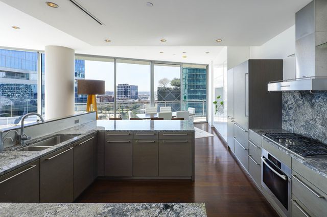 2900 Mckinnon Street 801, Dallas, TX 75201