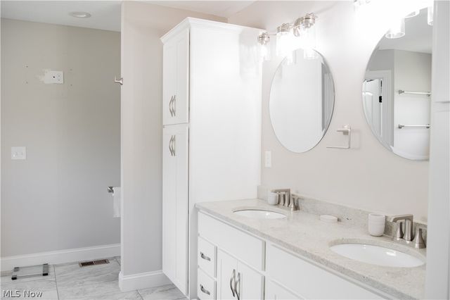 101 Muirfield, Warren, OH 44484