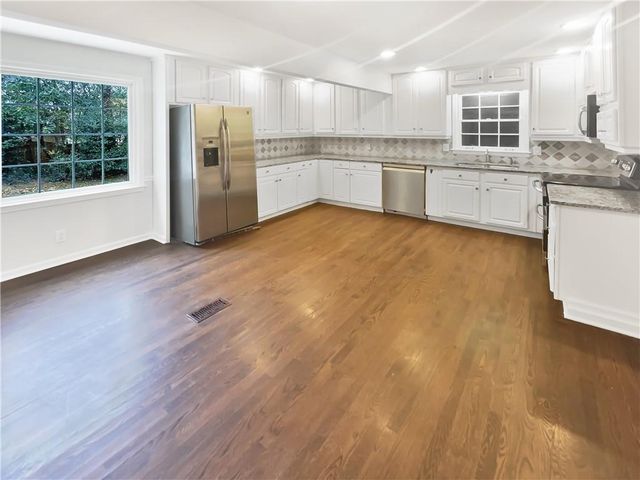 2824 Fontainebleau Drive, Atlanta, GA 30360