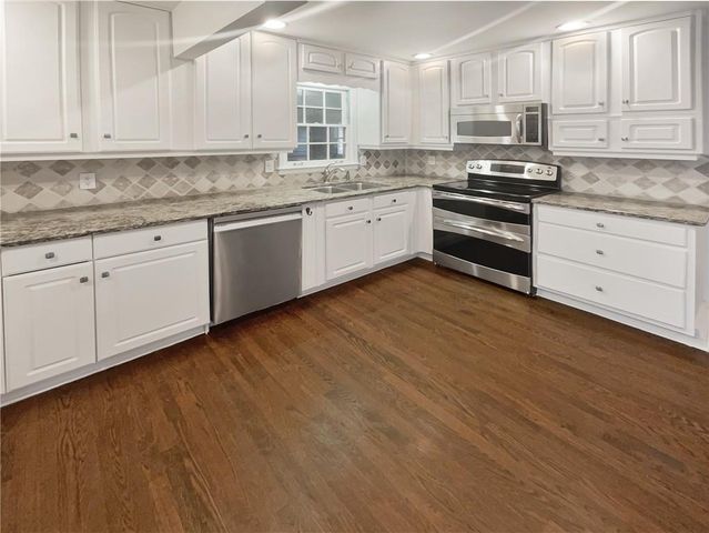 2824 Fontainebleau Drive, Atlanta, GA 30360