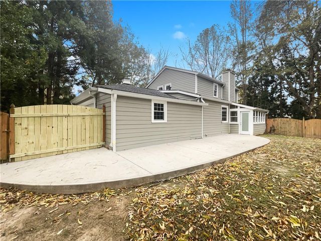 2824 Fontainebleau Drive, Atlanta, GA 30360