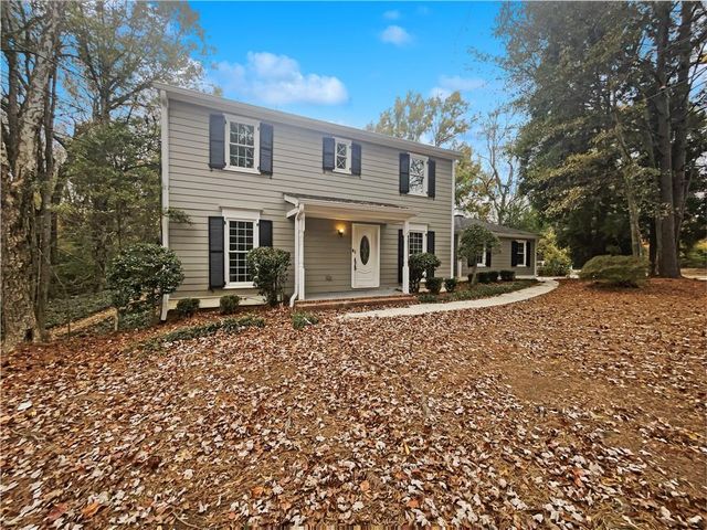 2824 Fontainebleau Drive, Atlanta, GA 30360