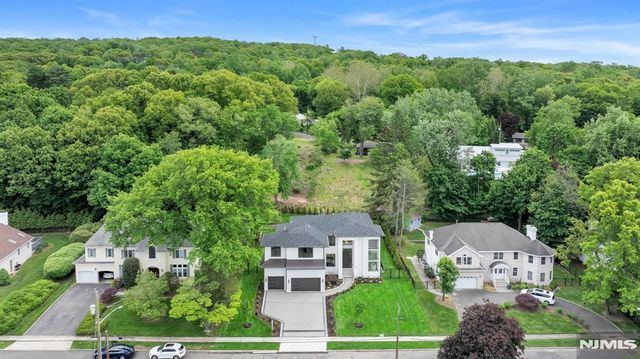 61 Macarthur Avenue, Closter, NJ 07624