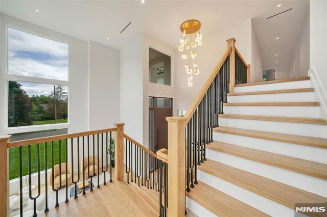 61 Macarthur Avenue, Closter, NJ 07624