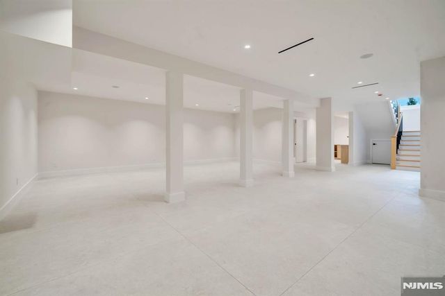 61 Macarthur Avenue, Closter, NJ 07624