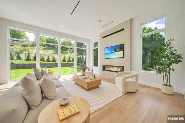 61 Macarthur Avenue, Closter, NJ 07624