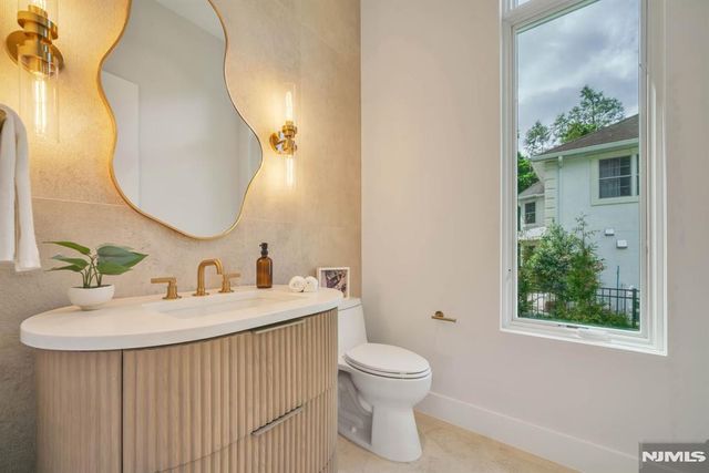 61 Macarthur Avenue, Closter, NJ 07624