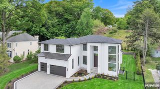 61 Macarthur Avenue, Closter, NJ 07624