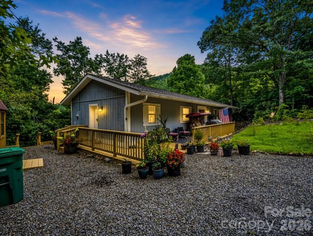 16 Starlight Drive, Black Mountain, NC 28711