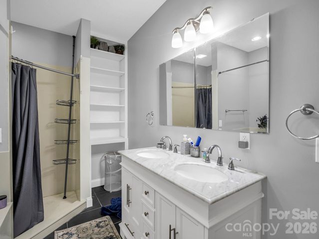 16 Starlight Drive, Black Mountain, NC 28711