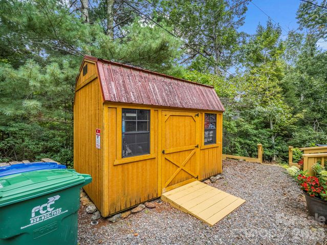 16 Starlight Drive, Black Mountain, NC 28711