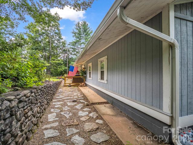16 Starlight Drive, Black Mountain, NC 28711