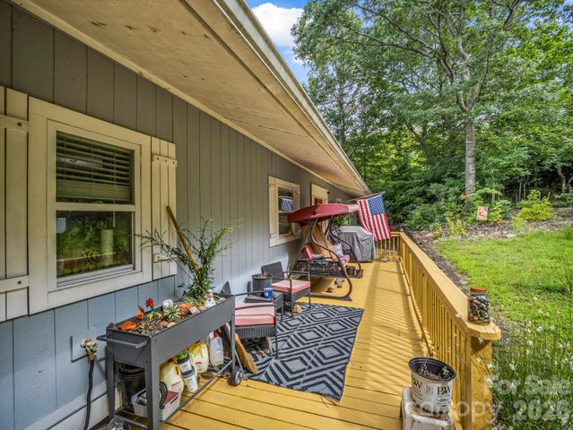16 Starlight Drive, Black Mountain, NC 28711
