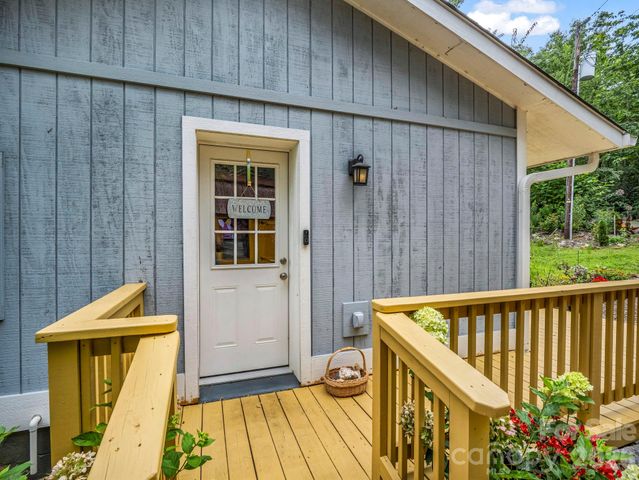 16 Starlight Drive, Black Mountain, NC 28711
